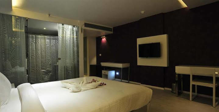 Grand Nakshatra Hotel Anand Exterior photo