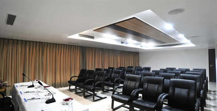 Grand Nakshatra Hotel Anand Exterior photo